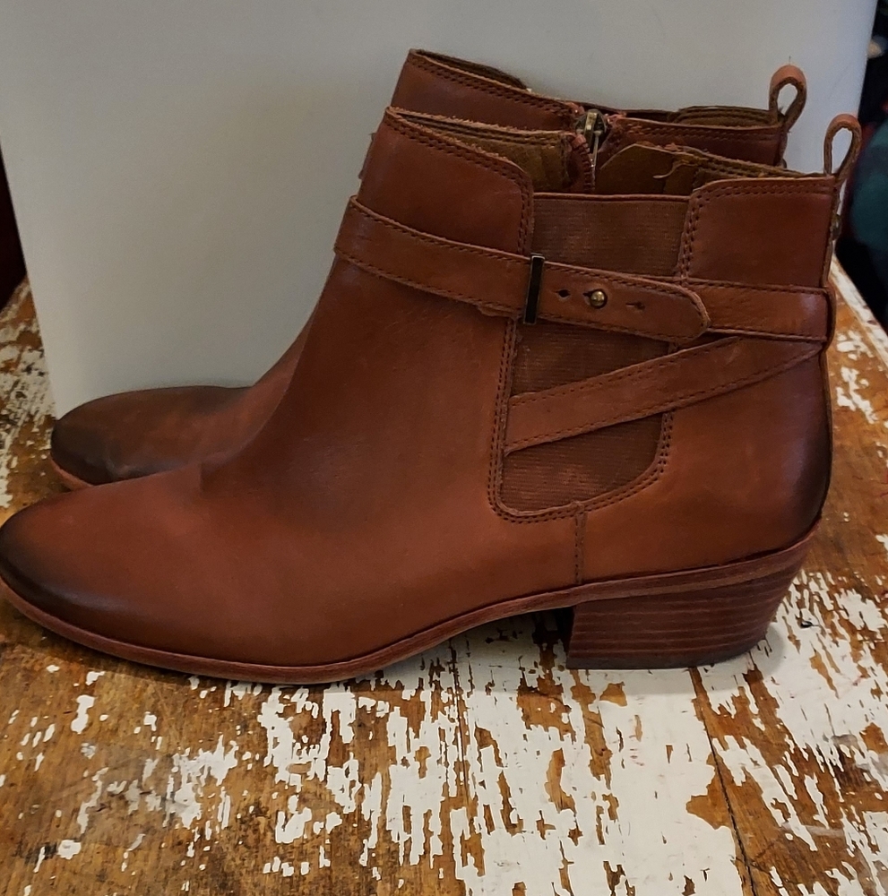 Women's Sam Edelman wrapped strap Booties Size 11